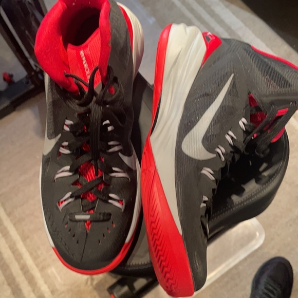 Nike - Picture 3 of 4